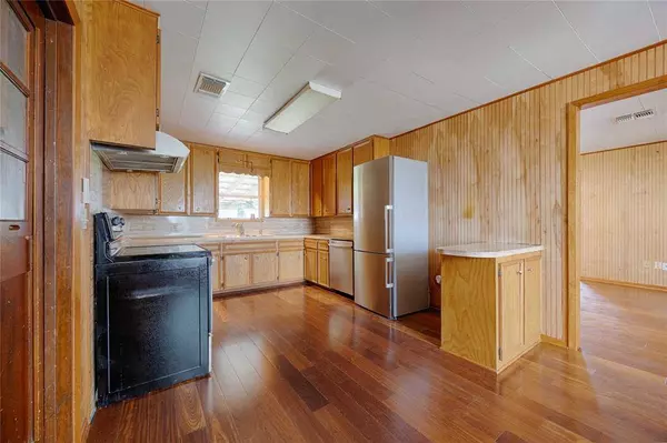 1001 US Highway 77 N, Hallettsville, TX 77964