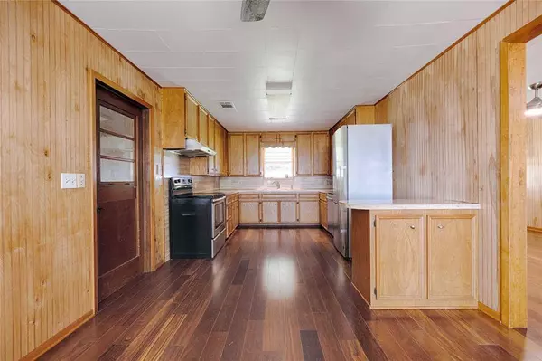 1001 US Highway 77 N, Hallettsville, TX 77964