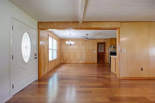 1001 US Highway 77 N, Hallettsville, TX 77964