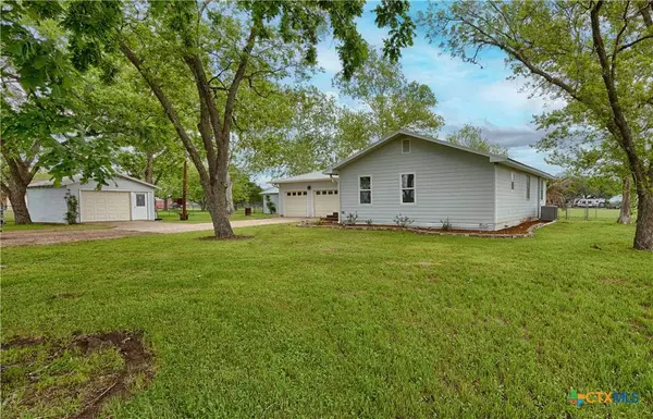 1001 US Highway 77 N, Hallettsville, TX 77964