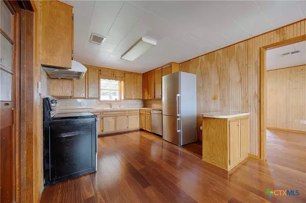 1001 US Highway 77 N, Hallettsville, TX 77964