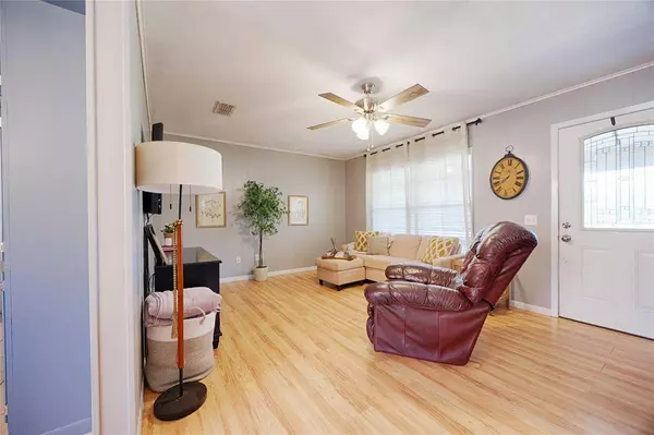 207 River ST, Hallettsville, TX 77964