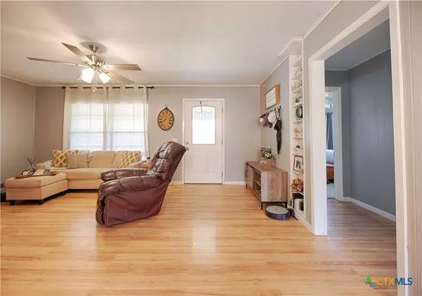 207 River ST, Hallettsville, TX 77964