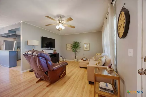 207 River ST, Hallettsville, TX 77964