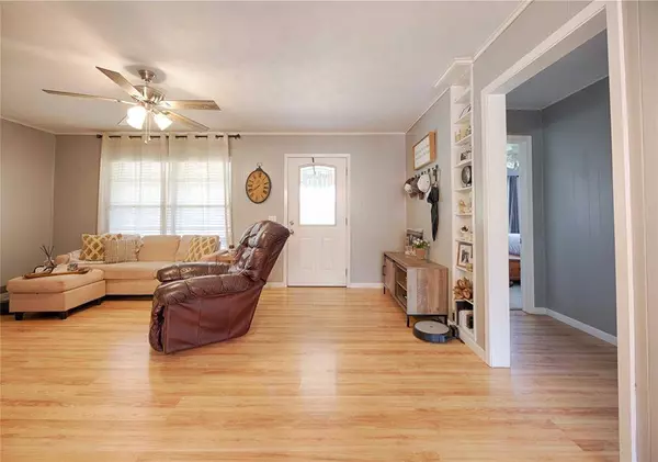 207 River ST, Hallettsville, TX 77964