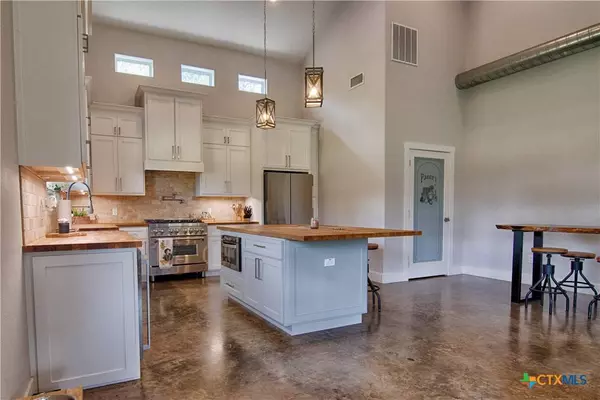 15545 State Highway 111, Yoakum, TX 77995