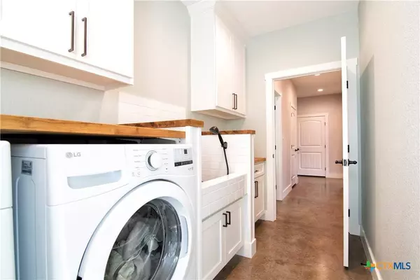 15545 State Highway 111, Yoakum, TX 77995