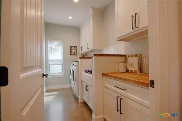 15545 State Highway 111, Yoakum, TX 77995