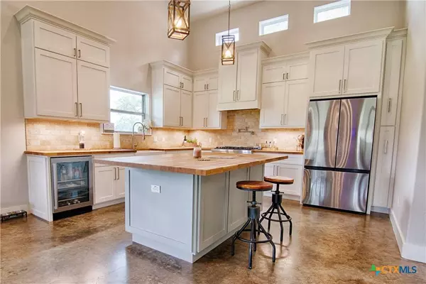 15545 State Highway 111, Yoakum, TX 77995