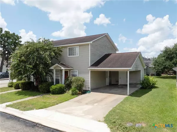 205 & 207 N Market ST, Hallettsville, TX 77964