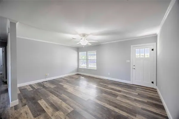 107 Crockett ST, Hallettsville, TX 77964