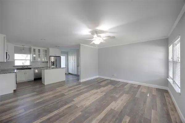 107 Crockett ST, Hallettsville, TX 77964