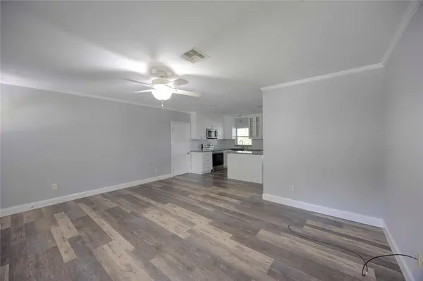 107 Crockett ST, Hallettsville, TX 77964