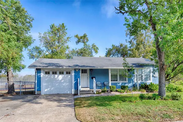 107 Crockett ST, Hallettsville, TX 77964