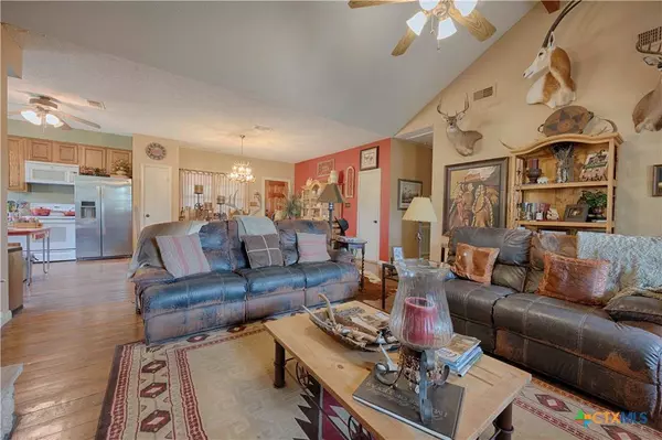 1185 County Road 146, Sublime, TX 77986