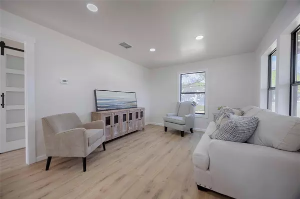 314 S Ridge ST, Hallettsville, TX 77964