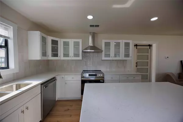 314 S Ridge ST, Hallettsville, TX 77964