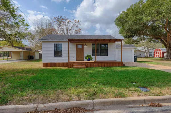 314 S Ridge ST, Hallettsville, TX 77964