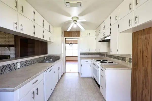 1168 County Road 450, Hallettsville, TX 77964