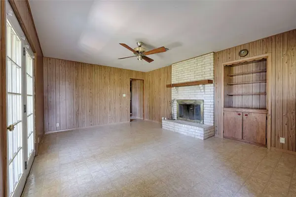 1168 County Road 450, Hallettsville, TX 77964