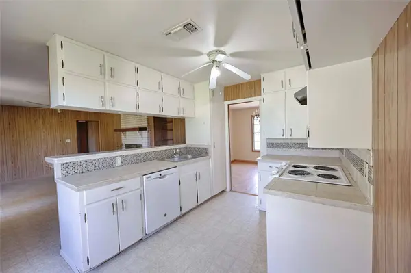 1168 County Road 450, Hallettsville, TX 77964