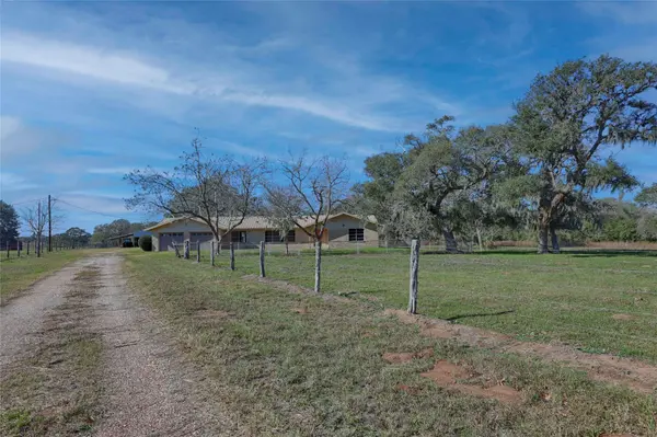 1168 County Road 450, Hallettsville, TX 77964