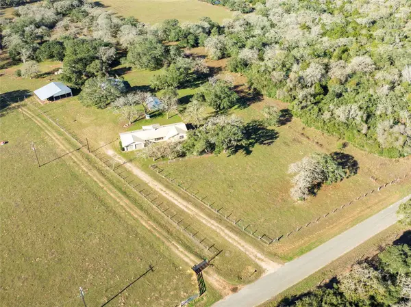 1168 County Road 450, Hallettsville, TX 77964