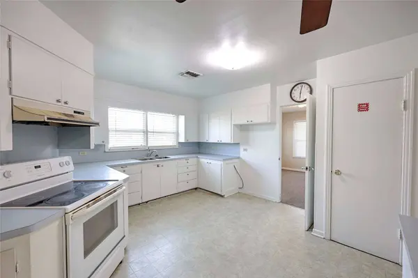 122 Ave E, Shiner, TX 77984