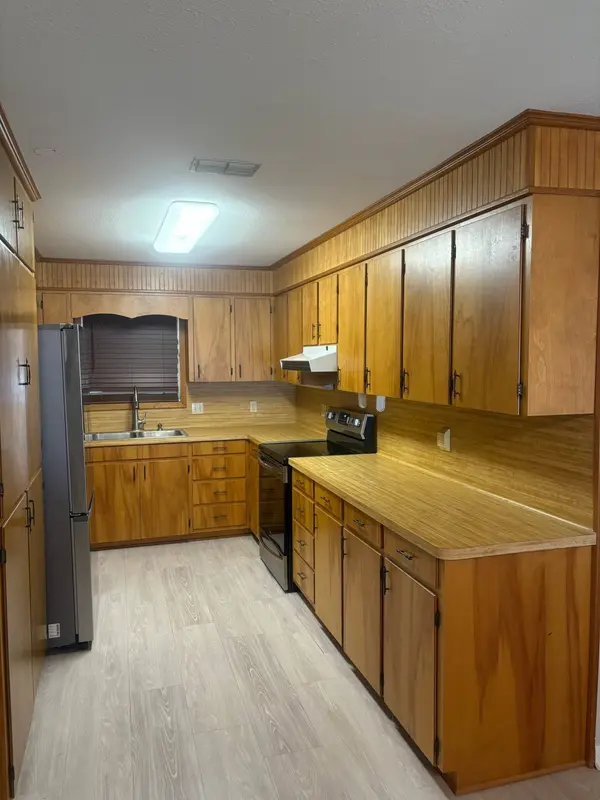 676 County Road 002, Hallettsville, TX 77964