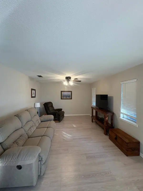 676 County Road 002, Hallettsville, TX 77964