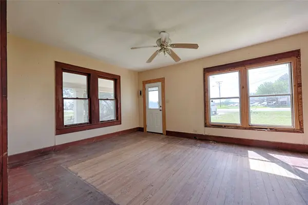 820 W Fairwinds ST, Hallettsville, TX 77964