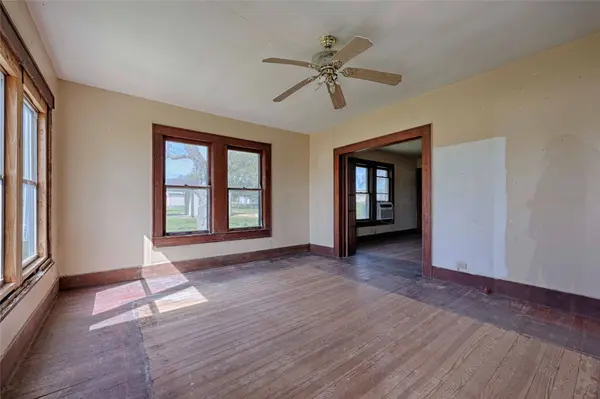 820 W Fairwinds ST, Hallettsville, TX 77964