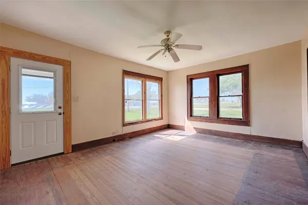 820 W Fairwinds ST, Hallettsville, TX 77964