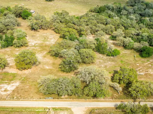 000 County Road 1h, Hallettsville, TX 77964