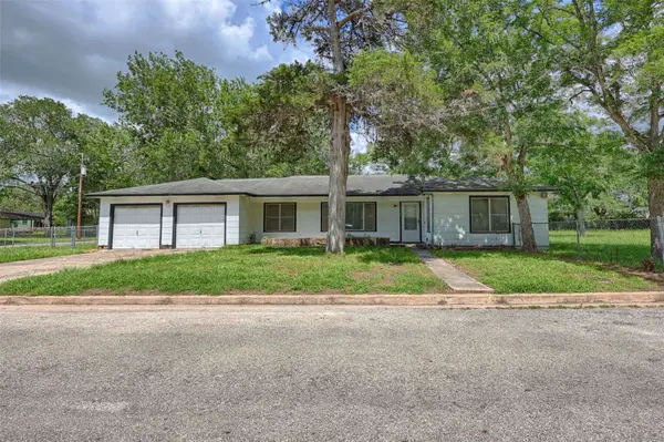 401 S Market ST, Hallettsville, TX 77964