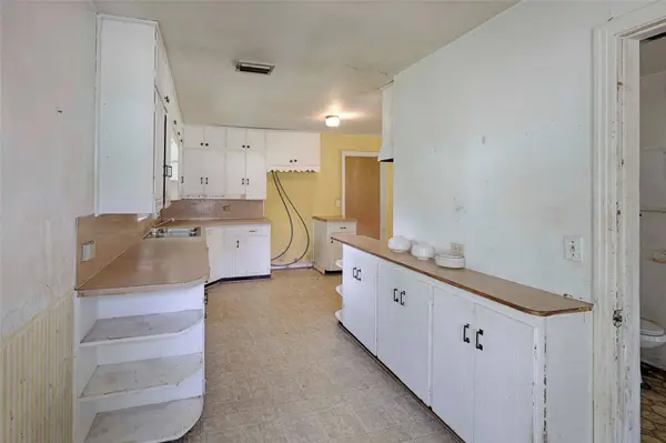 401 S Market ST, Hallettsville, TX 77964