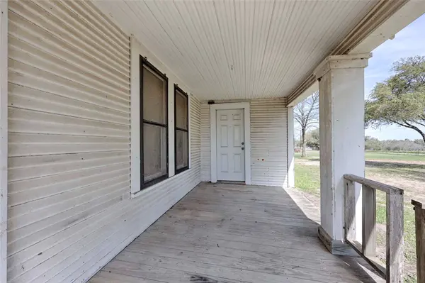 820 W Fairwinds ST, Hallettsville, TX 77964