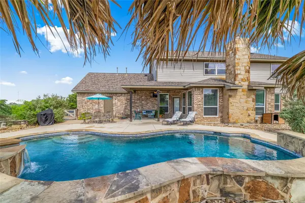 559 County Road 002, Hallettsville, TX 77964