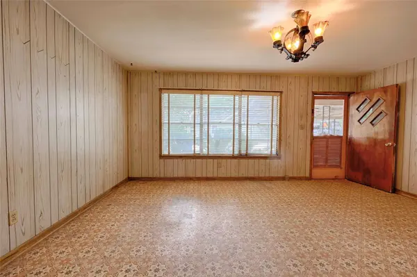 200 Young ST, Hallettsville, TX 77964