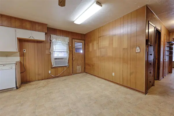 200 Young ST, Hallettsville, TX 77964