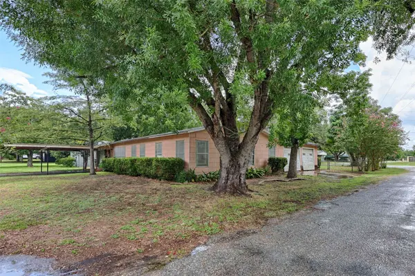 200 Young ST, Hallettsville, TX 77964