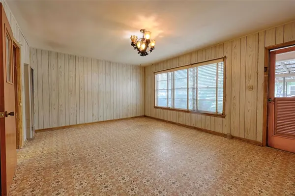200 Young ST, Hallettsville, TX 77964