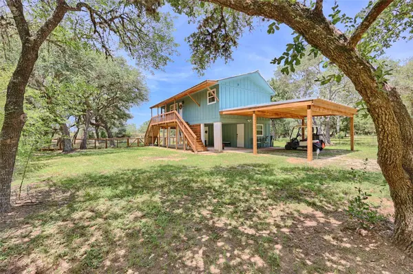 207 Hickory DR, Sheridan, TX 77475