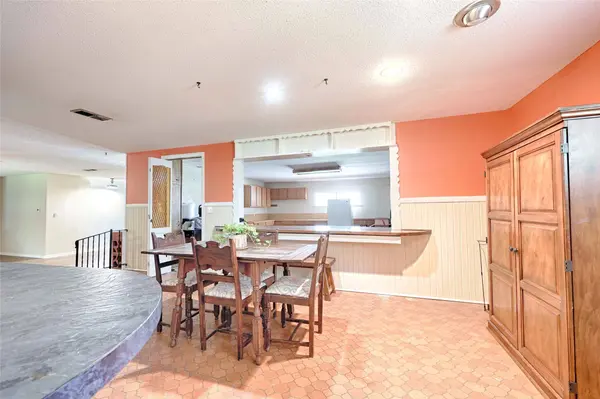 604 N Market ST, Hallettsville, TX 77964