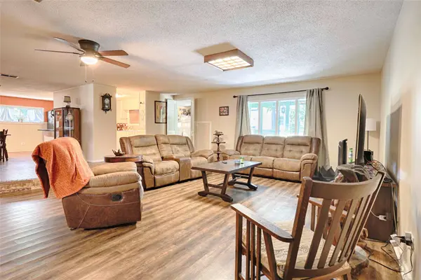 604 N Market ST, Hallettsville, TX 77964