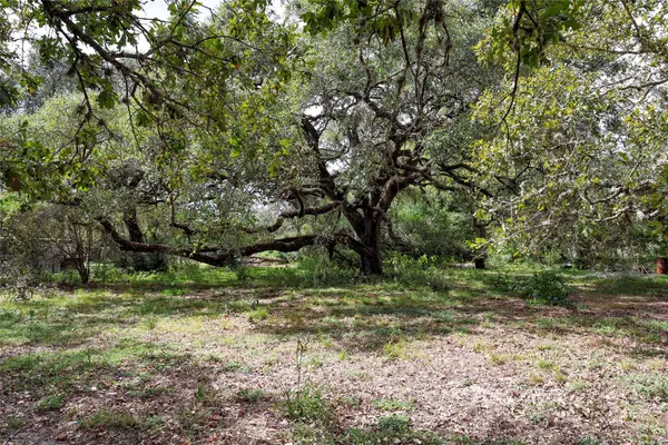1558 Private Road 4007, Hallettsville, TX 77964