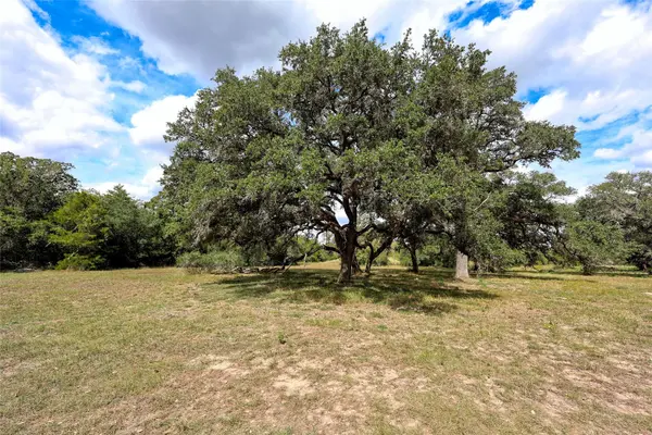 1558 Private Road 4007, Hallettsville, TX 77964