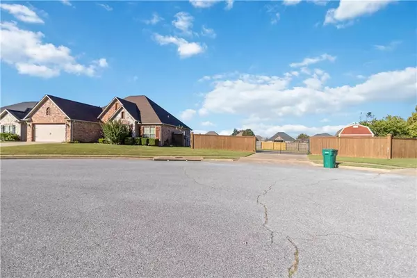 3812 2nd Pl, Rogers, AR 72756