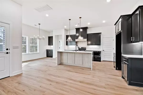 22 S Kirby Dr, Bella Vista, AR 72714