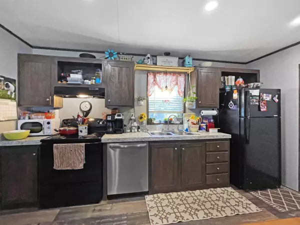 220 N Pamela Drive, Brookeland, TX 75931